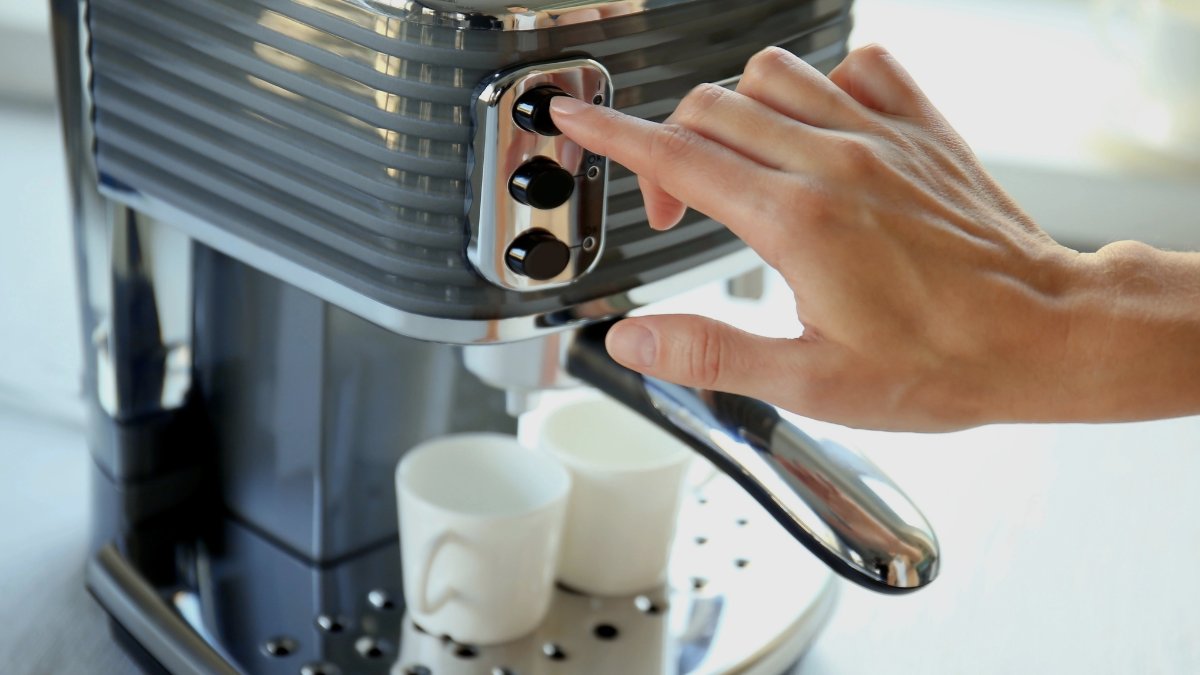 How To Use an Espresso Machine Like a Pro in 6 Simple Steps